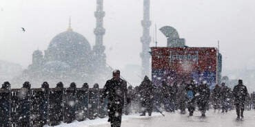 AKOM’dan İstanbul İçin Yeni Uyarı: Sıcaklıklar Çok Sert Düşecek, Kar Geri Dönüyor! O Güne Dikkat