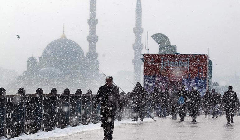 AKOM’dan İstanbul İçin Yeni Uyarı: Sıcaklıklar Çok Sert Düşecek, Kar Geri Dönüyor! O Güne Dikkat