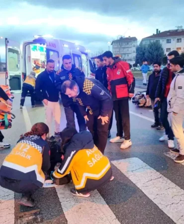 Sincan’da Motokurye Kaza Geçirdi