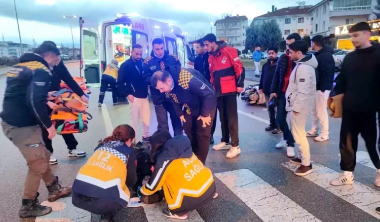 Sincan’da Motokurye Kaza Geçirdi