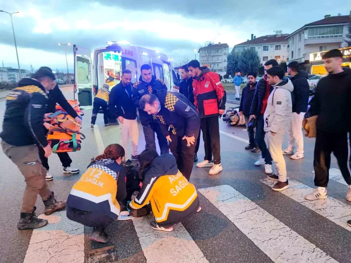 Sincan’da Motokurye Kaza Geçirdi
