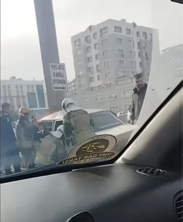 Ankara’da Direğe Çarpan Araçta Sürücü Yaralandı