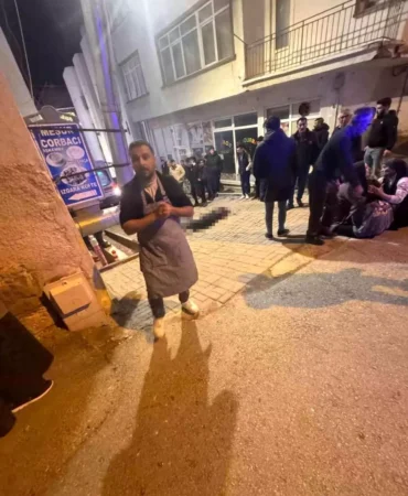 Eşini sokak ortasında öldürüp intihar etti