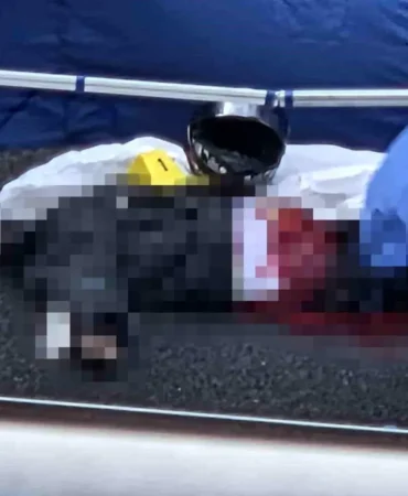 Önce bariyerlere çarptı, sonra üstünden otobüs geçti