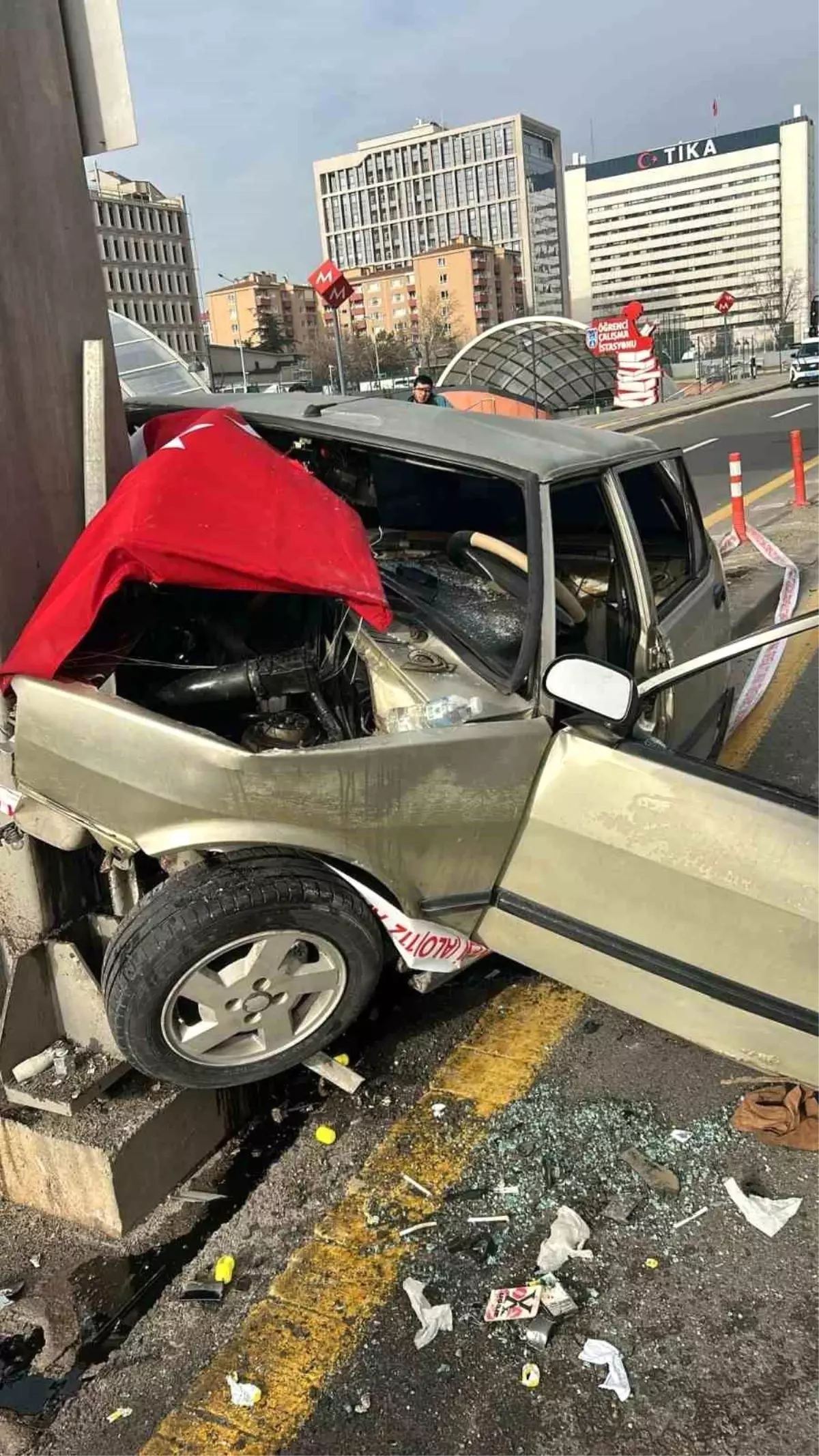 Ankara’da trafik kazası: Sürücü sıkıştı
