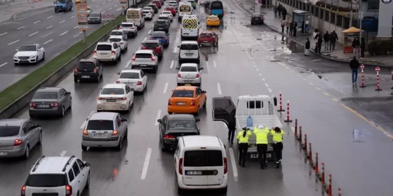 Ankara’da Okul Açılışında Trafik Yoğunluğu
