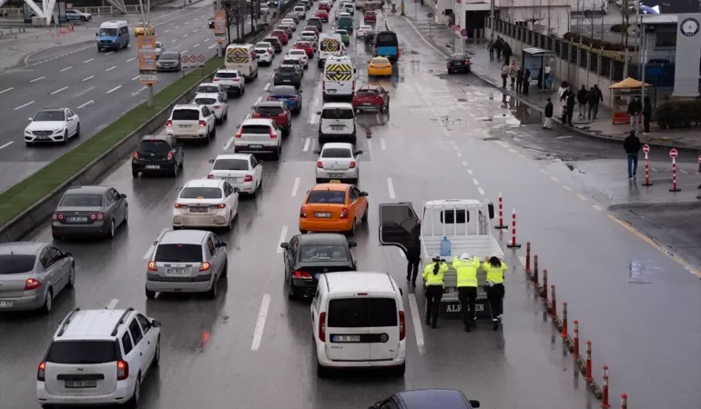 Ankara’da Okul Açılışında Trafik Yoğunluğu