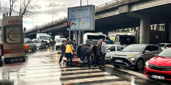 Ankara’da Yaya Geçidinde Kadına Otomobil Çarptı
