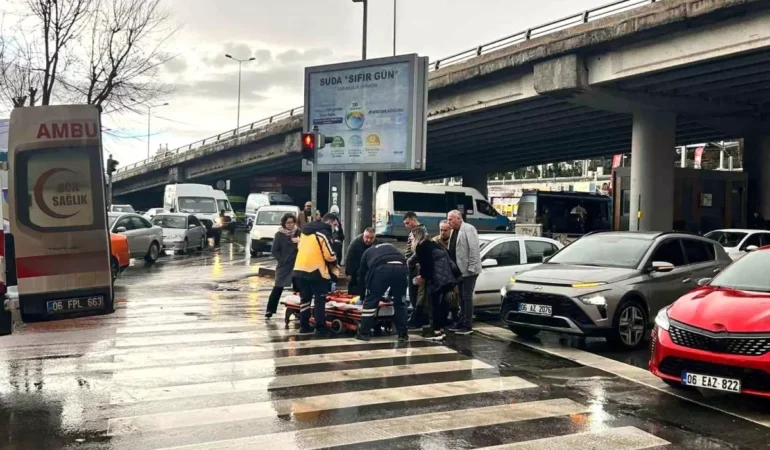 Ankara’da Yaya Geçidinde Kadına Otomobil Çarptı