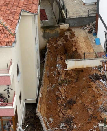 Ankara’da İstinat Duvarı Çöktü, 4 Apartman Tahliye Edildi
