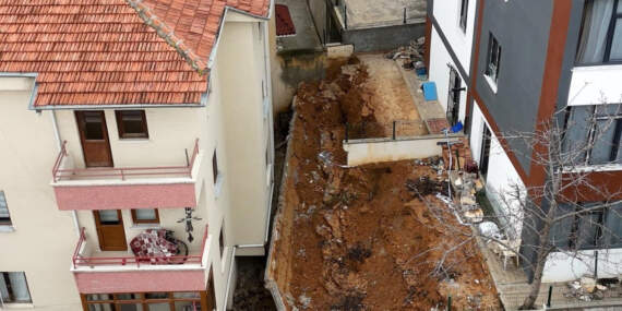 Ankara’da İstinat Duvarı Çöktü, 4 Apartman Tahliye Edildi