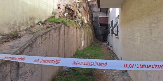 Ankara’da Toprak Kayması: 4 Katlı Bina Ve Gecekondu Tahliye Edildi