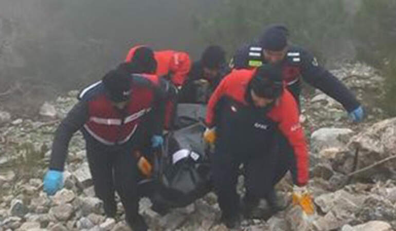 Aydın’da Uçurumdaki Cesedin Sırrı Çözüldü: Dinamitle Ölmüş, Eşi ve Oğlu Gözaltında