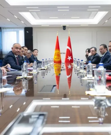 Hakan Fidan ve Kırgızistan Parlamento Başkanı Görüştü