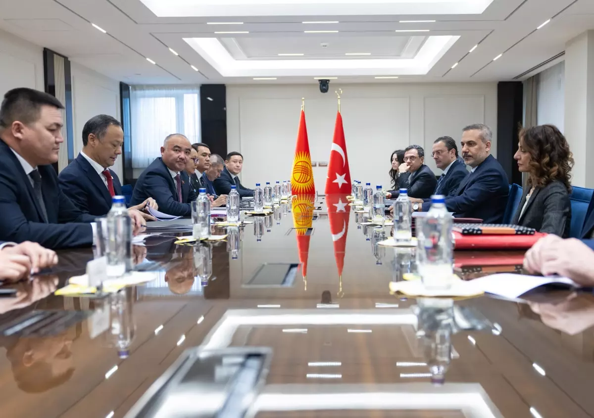 Hakan Fidan ve Kırgızistan Parlamento Başkanı Görüştü