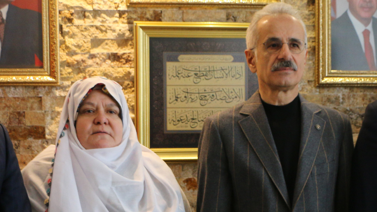 Kıyafeti Üzerinden Saldırıya Uğramıştı… Bakan Uraloğlu’ndan Ziyaret: ‘Ellerine Fırsat Geçse…’