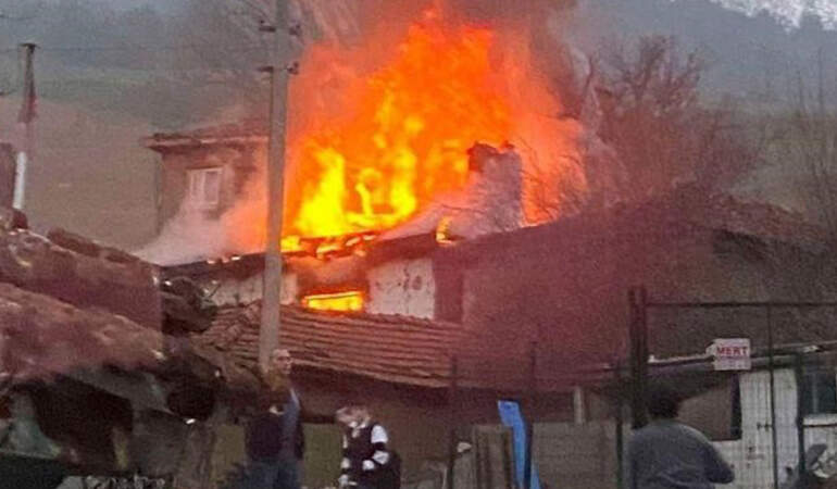 Bursa’da Soba Faciası! Küle Dönen Evden Cansız Bedenleri Çıktı