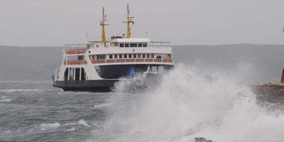 Çanakkale’de Feribot Seferlerine Fırtına Engeli