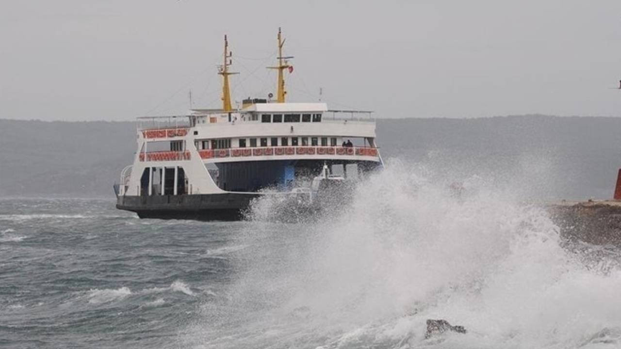 Çanakkale’de Feribot Seferlerine Fırtına Engeli