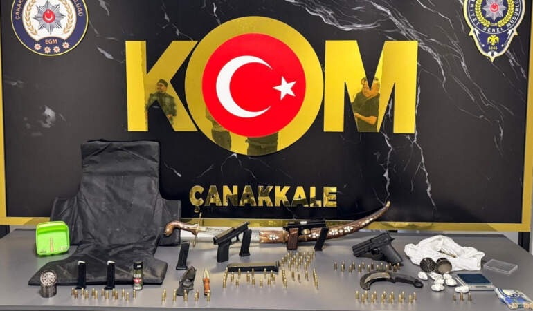 Çanakkale’de Suç Örgütüne Darbe! Balistik Yelek ve Kılıç Detayı