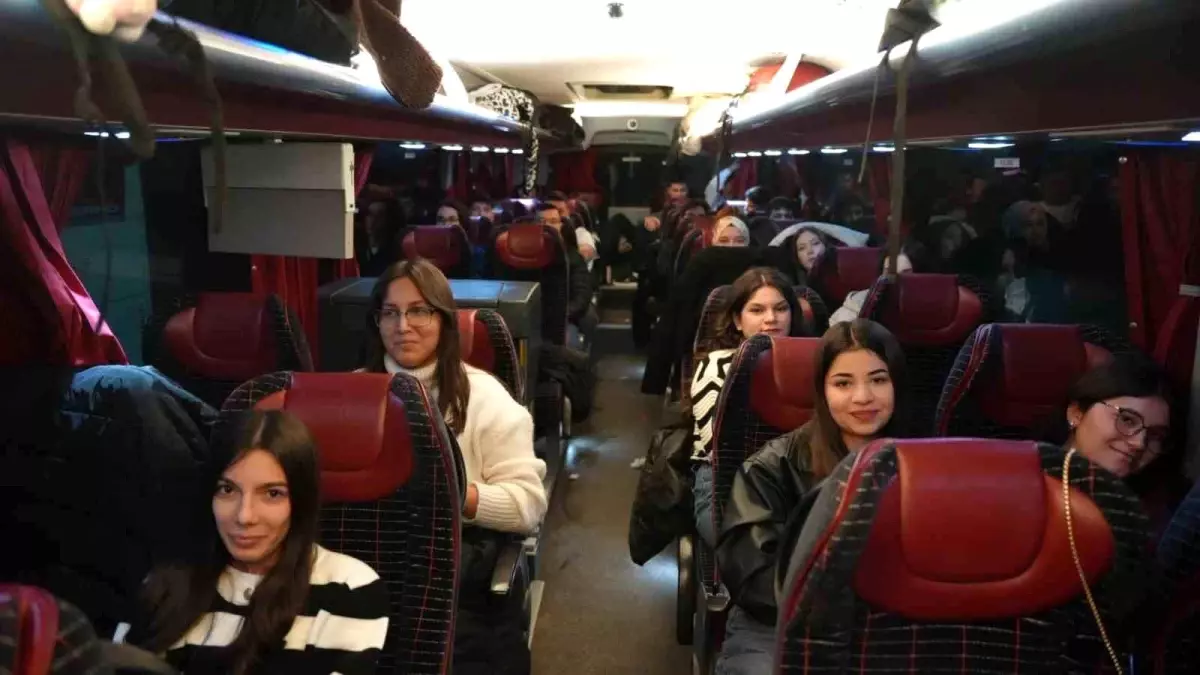 Depremzede gençlerin tarih dolu Ankara yolculuğu