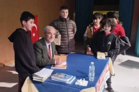 Eğitimci yazar Halit Ertuğrul, Nallıhan’da öğrencilerle buluştu
