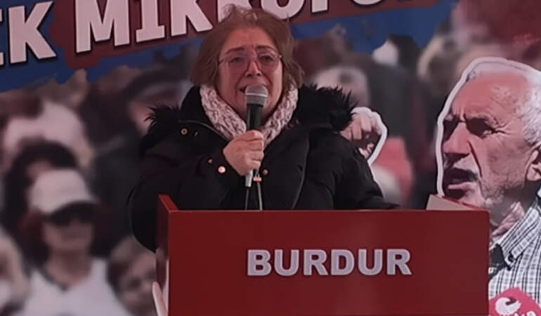 Emekli Vatandaş Kürsüde Hüngür Hüngür Ağladı: ‘Pazara Gidemiyorum, Çok Zor Durumdayım’