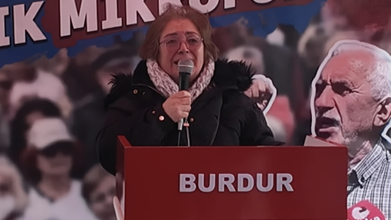 Emekli Vatandaş Kürsüde Hüngür Hüngür Ağladı: ‘Pazara Gidemiyorum, Çok Zor Durumdayım’