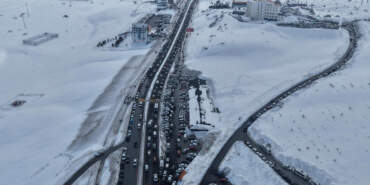 Erciyes’te Sömestr Yoğunluğu: Yollarda 5 Kilometrelik Araç Kuyruğu