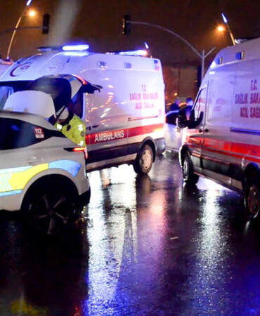 Erzurum’da 3 Aracın Karıştığı Kazada 9 Yaralı! İtfaiyecinin Davranışı Yürekleri Isıttı