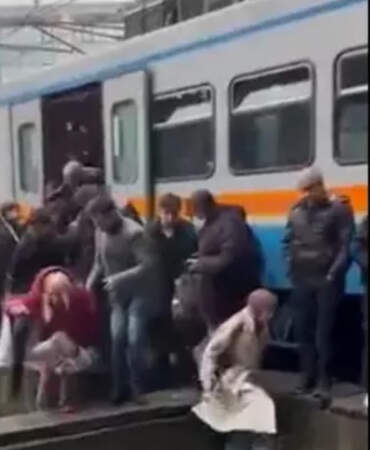 Esenler’de Büyük Panik! Metro Raydan Çıktı