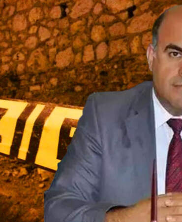 Eski Belediye Başkanını Oğlu Baltayla Öldürdü! Cinayette Kan Donduran Detaylar…