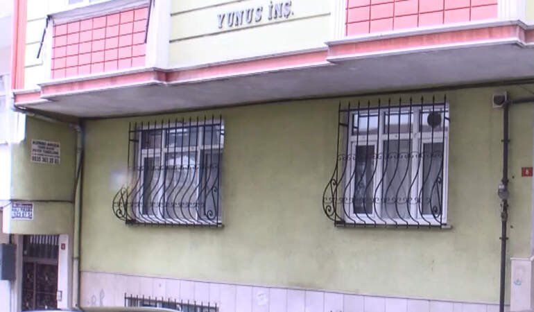 İstanbul’da Kadına Şiddet: Eşini Odaya Kilitleyip Silah Sıktı, Polisi Görünce Kendini Vurdu