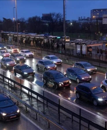 İstanbul’da Cuma Akşamı Çilesi: Trafik Yine Felç