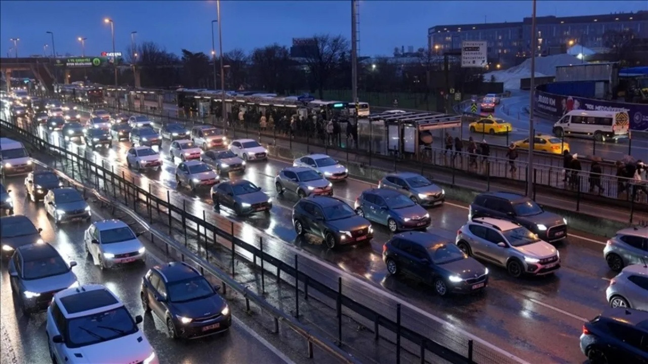 İstanbul’da Cuma Akşamı Çilesi: Trafik Yine Felç