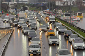 İstanbul’da Yağmur Trafiği Vurdu