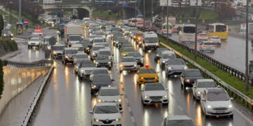 İstanbul’da Yağmur Trafiği Vurdu