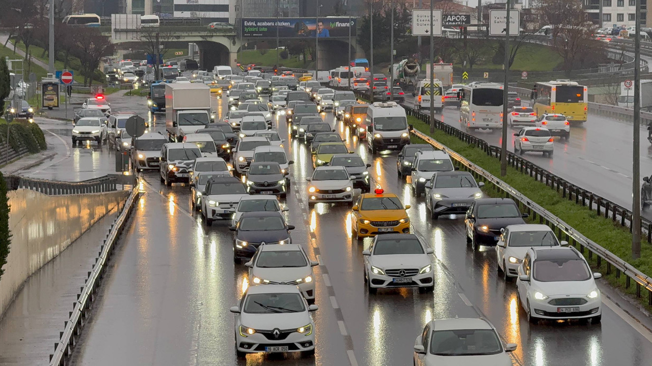 İstanbul’da Yağmur Trafiği Vurdu