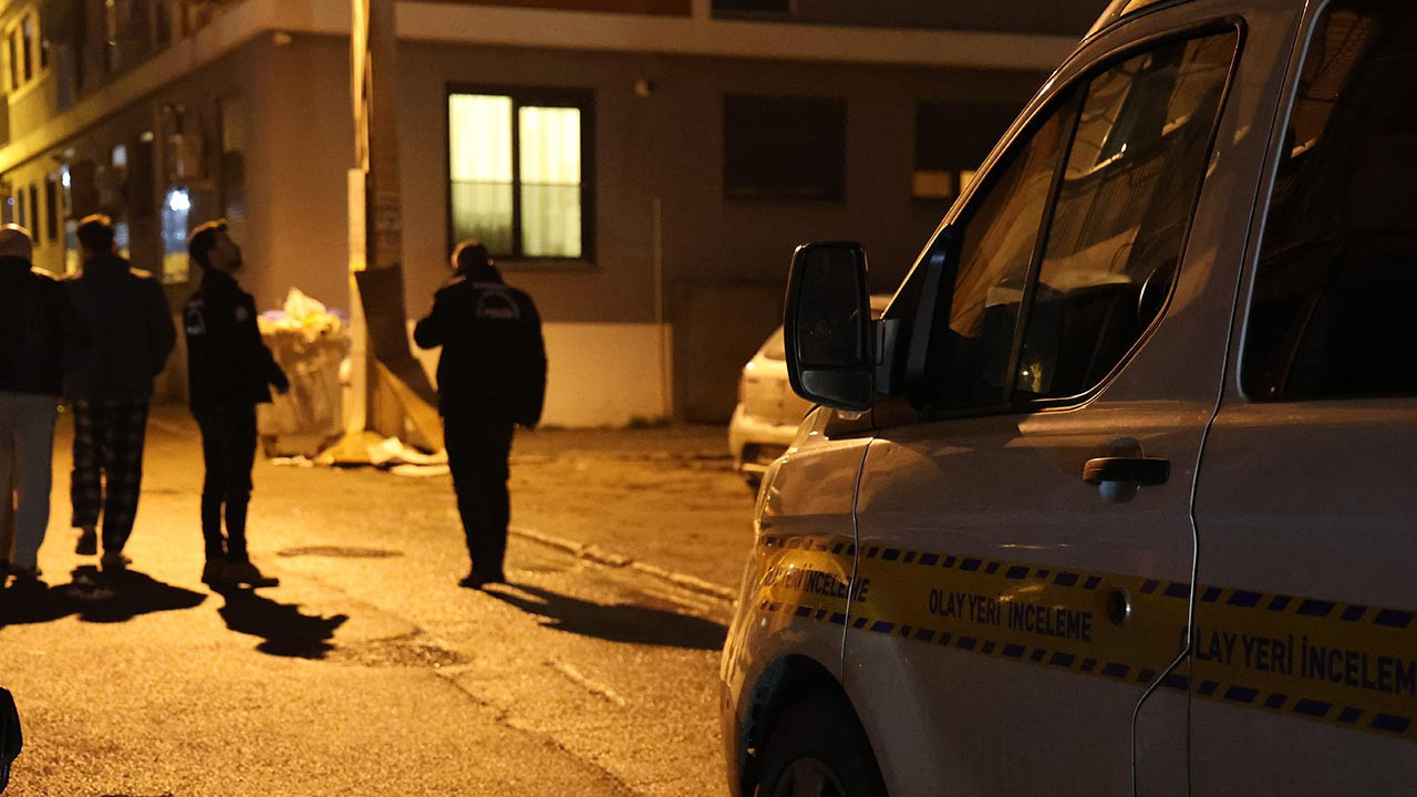 İzmir’de Sokak Ortasında Dehşet! Yol Verme Tartışmasına Aileler Karıştı, 7 Yaralı