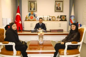 Taşova Kaymakamı, TÜBİTAK Proje Yarışmalarında Başarı Gösteren Öğrencilerle Bir Araya Geldi