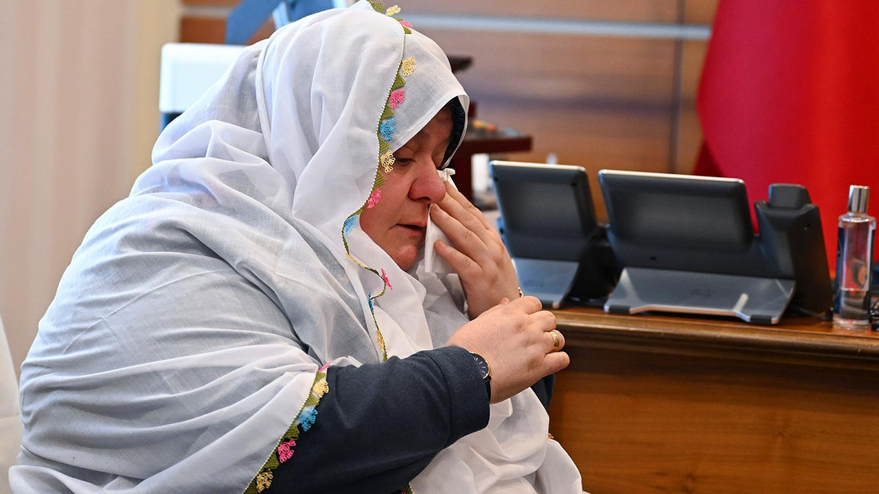Kıyafetiyle Hedef Alınmıştı: Mihalgazi Belediye Başkanı Zeynep Güneş Gözyaşlarını Tutamadı