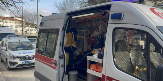 Komşular Arasında Gürültü Nedeniyle Bıçaklı Kavga: 4 Yaralı
