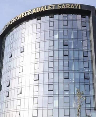 Küçükçekmece Adliyesi Karıştı: Avukat, Hakime Saldırdı