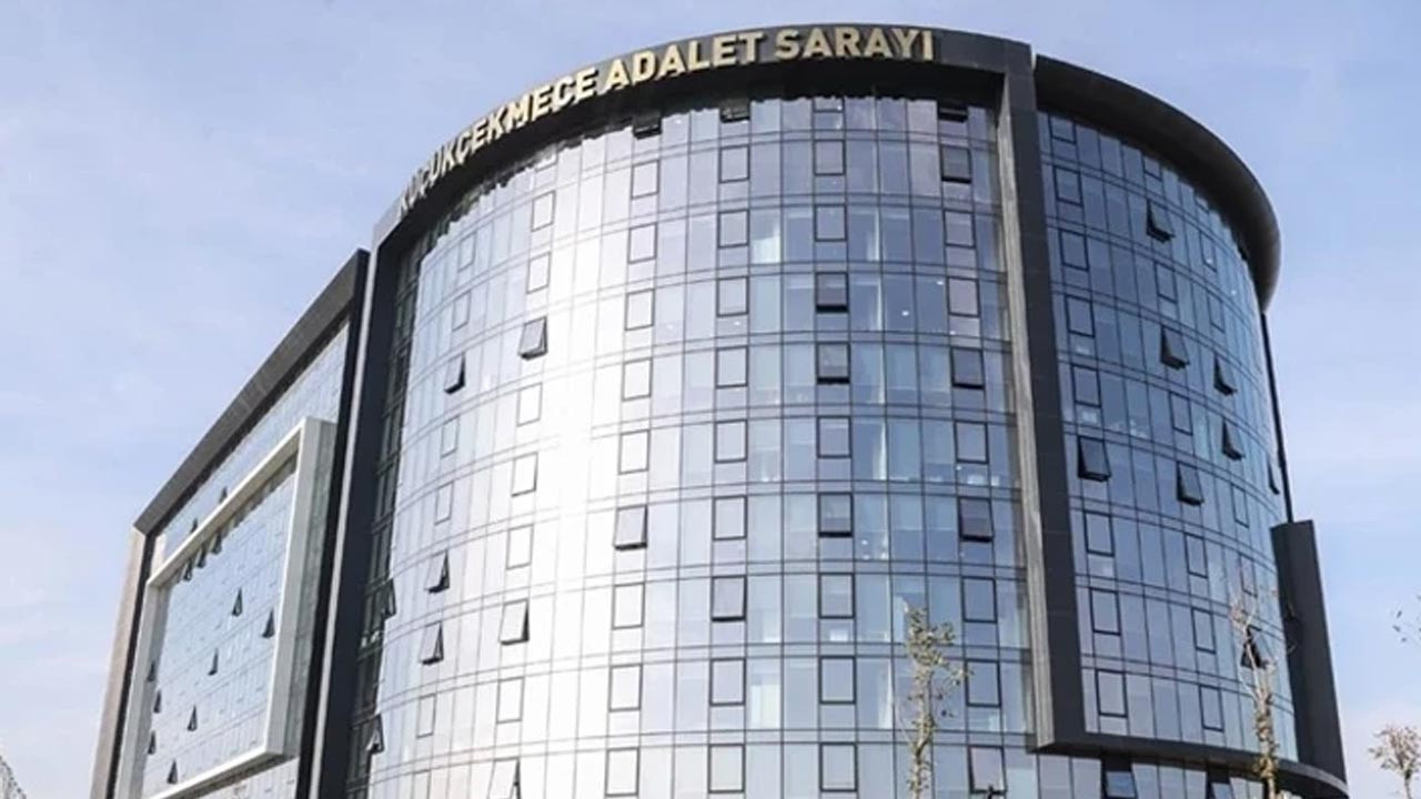 Küçükçekmece Adliyesi Karıştı: Avukat, Hakime Saldırdı
