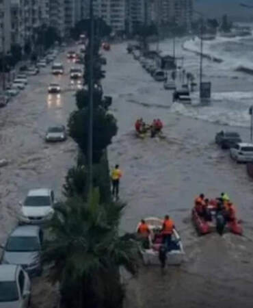 Kuvvetli Sağanak Felakete Döndü: İzmir, Aydın ve Çanakkale Sular Altında Kaldı