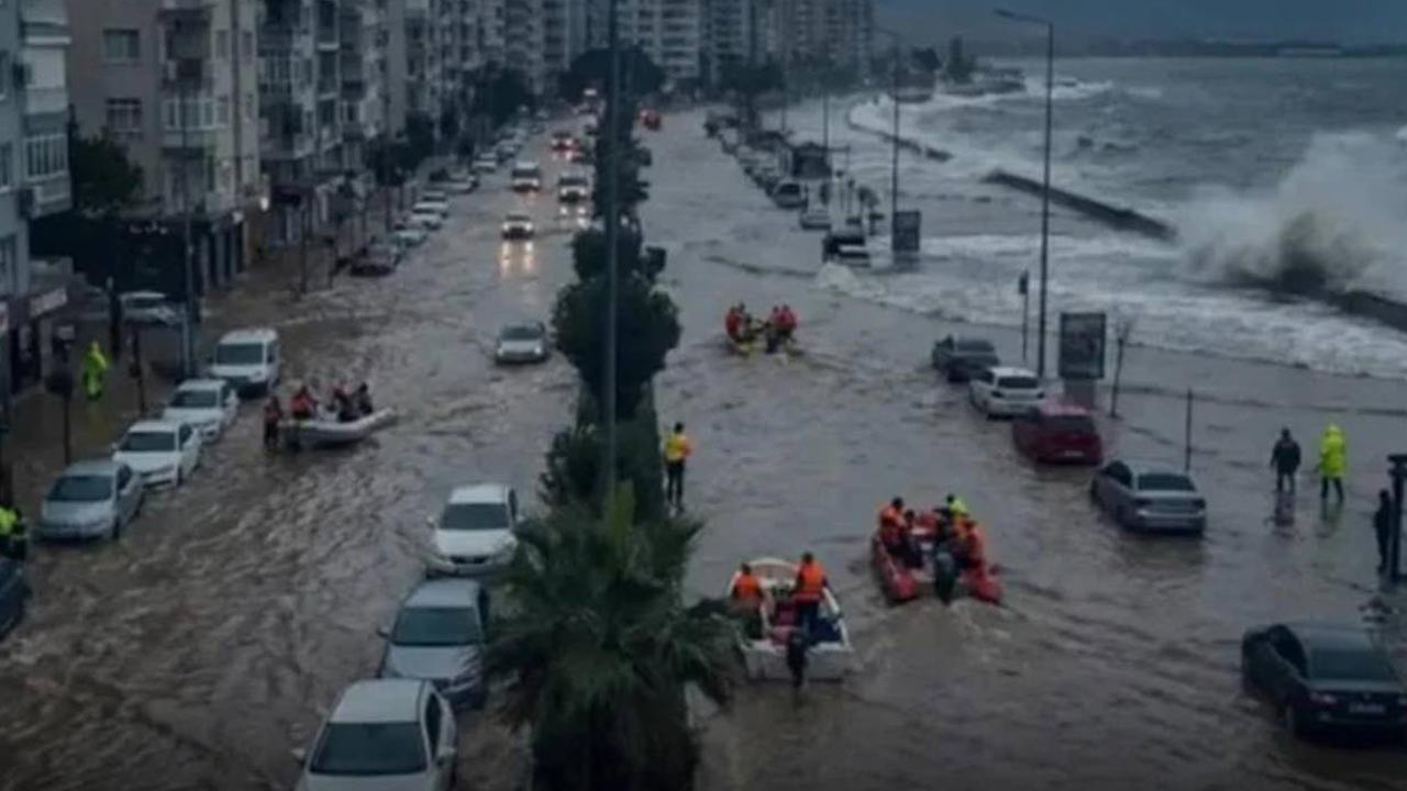 Kuvvetli Sağanak Felakete Döndü: İzmir, Aydın ve Çanakkale Sular Altında Kaldı