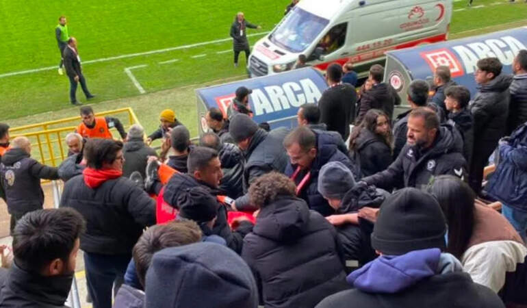 Maçta Korku Dolu Anlar! Antrenör Bir Anda Yere Yığıldı