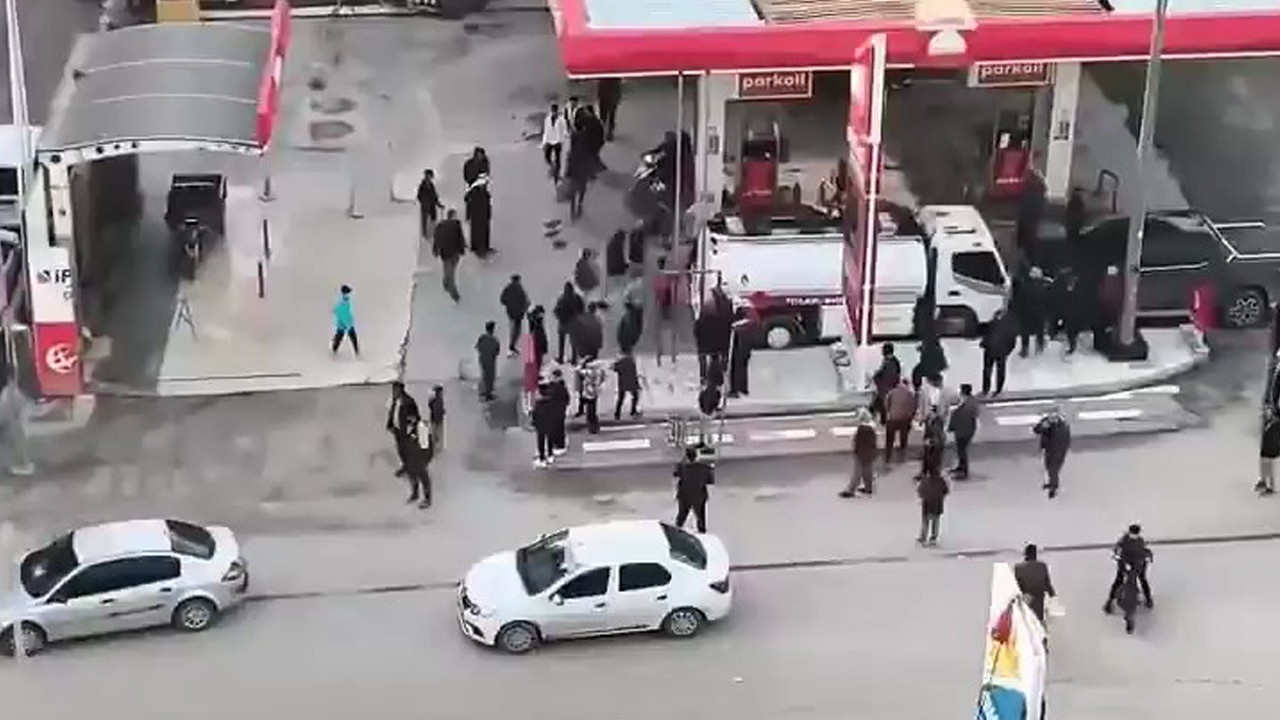 Mahallede Başladı, İlçe Merkezi Karıştı… Savaş Alanı Gibi! Komandolar Sevk Edildi