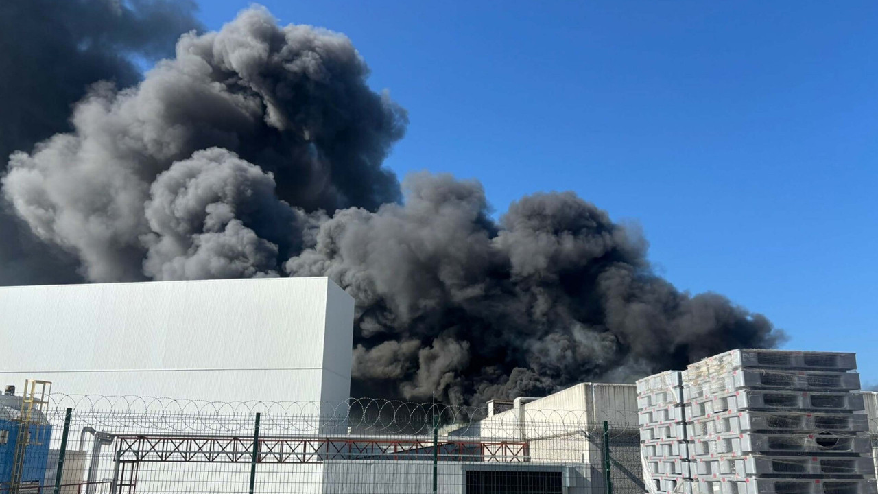 Manisa’da Büyük Fabrika Yangını