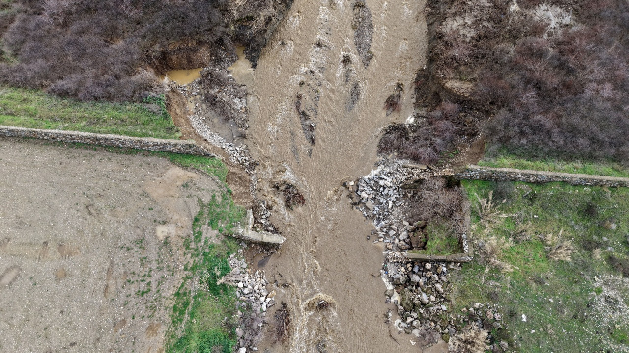 Manisa’da Sağanak, Taşkın Kontrol Tesisini Yıktı